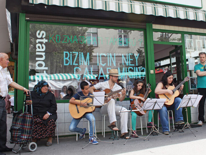 Gitarrenkonzert vor dem Stand129